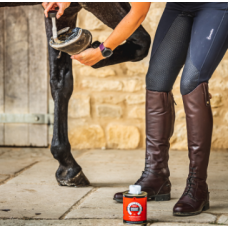 Олія для копит Cornucrescine Hoof Barrier від Carr&Day&Martin Олія для копит Cornucrescine Hoof Barrier від Carr&Day&Martin
