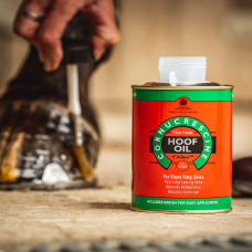 Олія для копит з чайним деревом Cornucrescine Tea Tree від Carr&Day&Martin